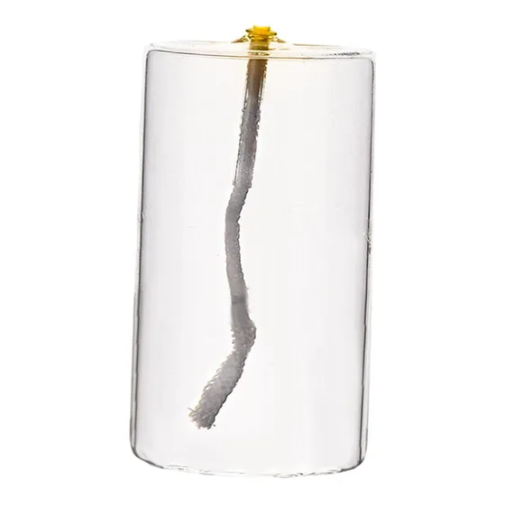Vela De Aceite De Vidrio De Pilar En Un Candelero Para La L