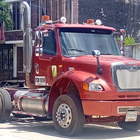 Tractomula Freight Liner M2-112 2013. Motor Ism Recien Repar