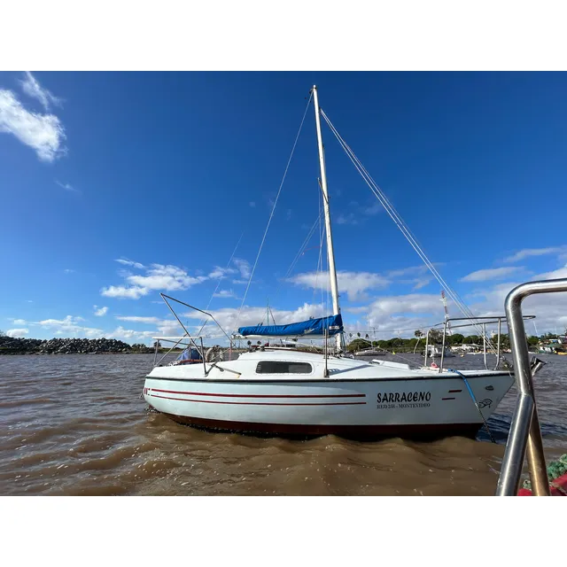 Velero Laser 560 Con Interior Renovado. Bandera Uruguaya.