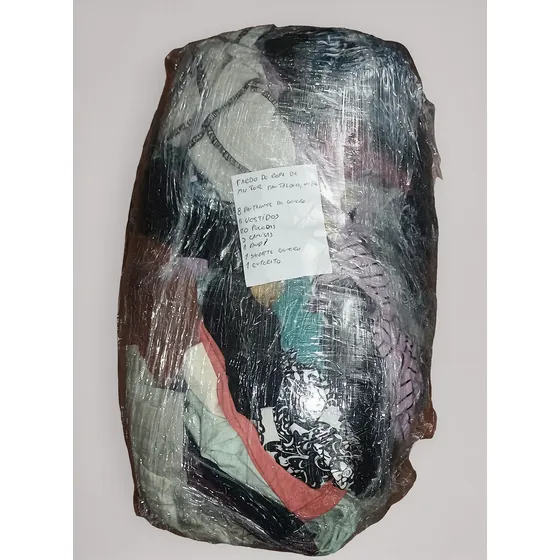 Fardo De Ropa De Mujer Pantalones Y Mas Agua