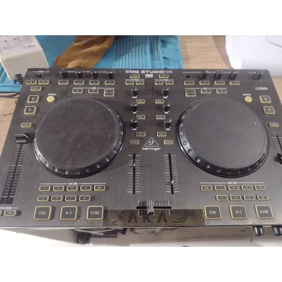 Controladora Behring Cmd Studio 4a (usada)