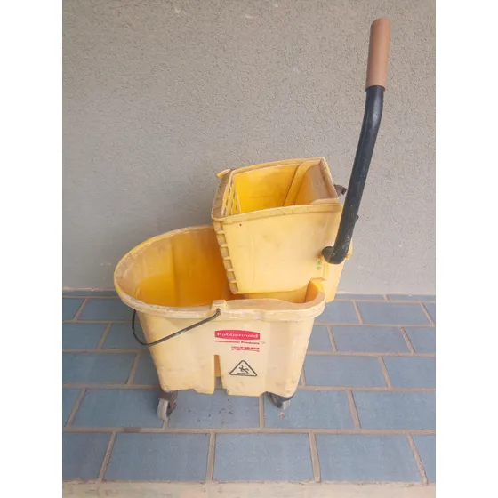 Carro Exprimidor De Mopa. 35 Ltrs. Usado. Negociable