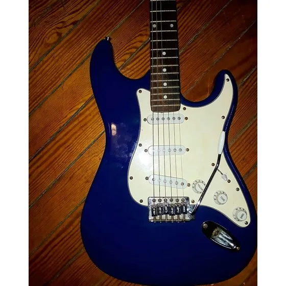 Super! Guitarra Stratocaster Kansas + Funda Permuto