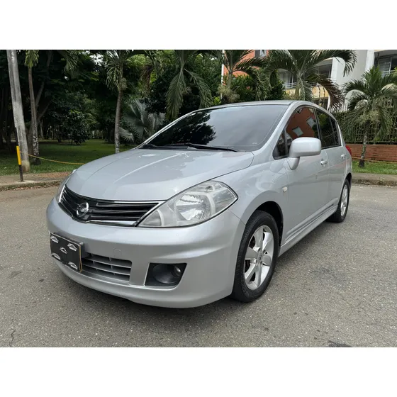 Nissan Tiida Hb 1.8 Emotion