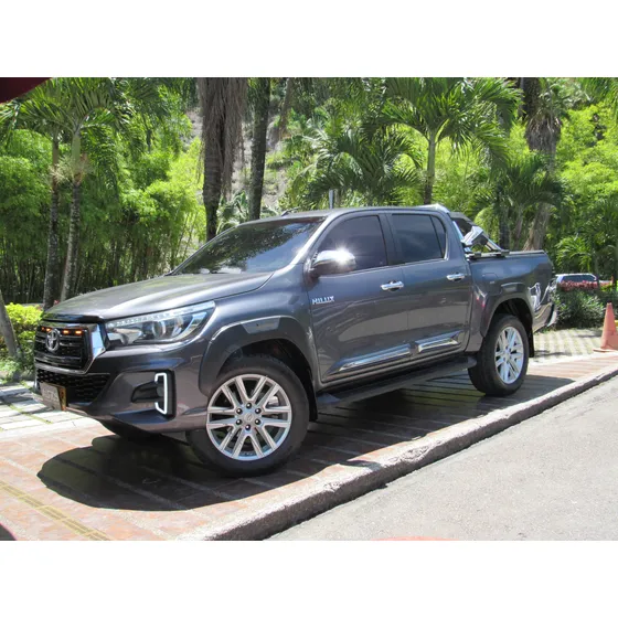 Toyota Hilux Srv Cc2800 Diesel Automatica 4x4 174hp