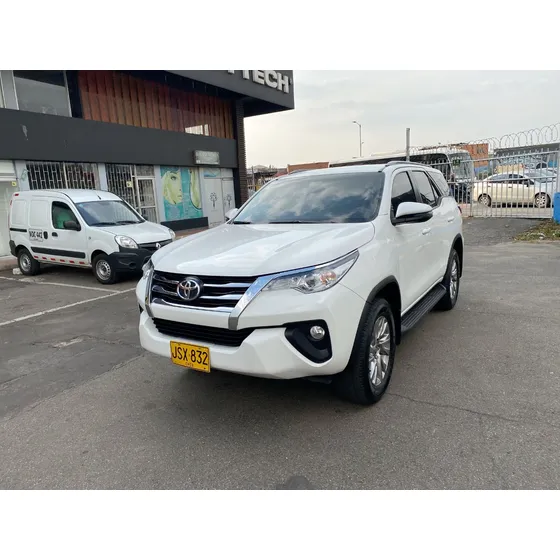 Toyota Fortuner 2.4 Street At 7as