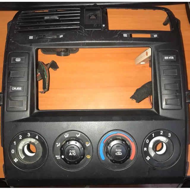 Marco De Radio Y Control De A/a Kia Sedona 04-05 Usado