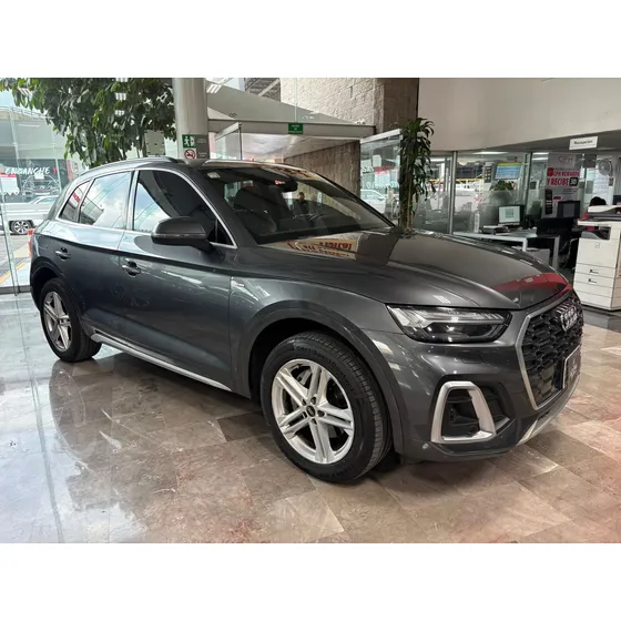 Audi Q5 2.0 L4 S Line S-tronic At