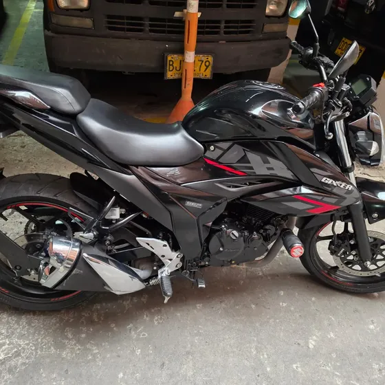 Suzuki Gixxer 150 (2022) - Excelente Estado Y Papeles Al Día