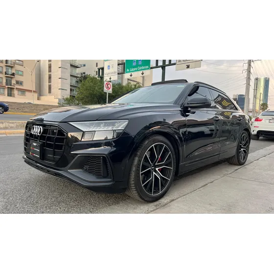 Audi Q8 S-line