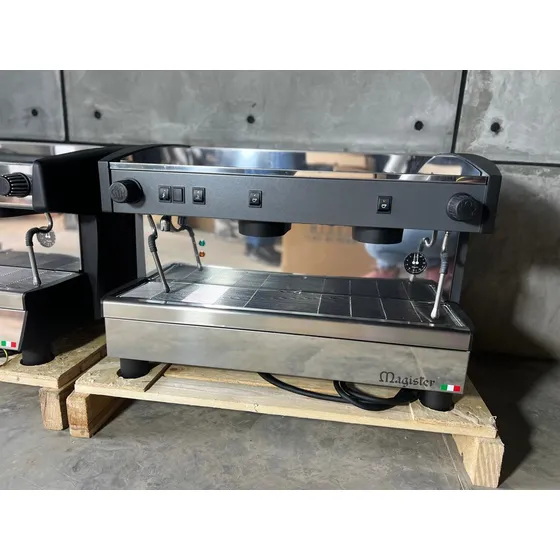 Máquina De Café 2 Gr Caldera 11lts Magister Italiana
