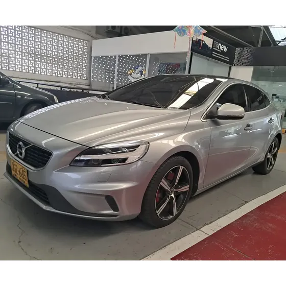 Volvo V40 2.0 T4 Drive-e R-design usado en Fontibón