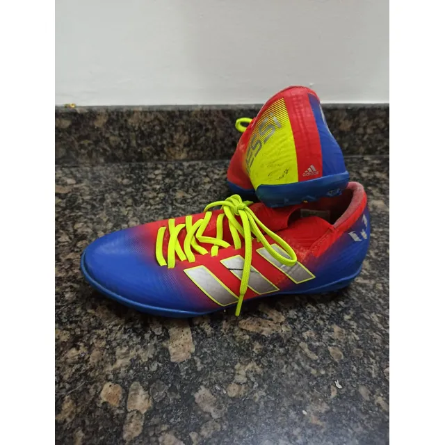 Zapatos De Futbol Para Niños Casi Nuevos