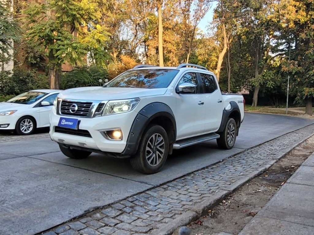 Nissan Np300 Dc Xe 2.3d Mt 4wd