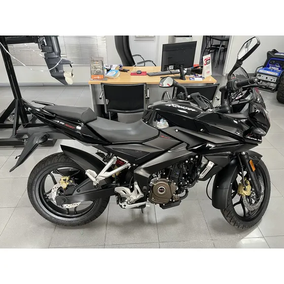 Bajaj Rouser As 200 No 160 Yamaha Fz