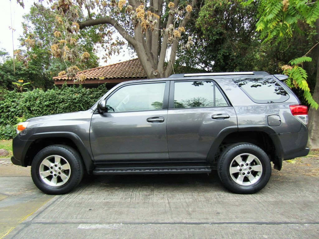 Toyota 4 Runner Sr5 4.0 4x2 Autom. 2010