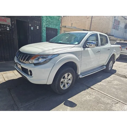 Mitsubishi L200 2.4 Cabina Doble 4x2 Mt
