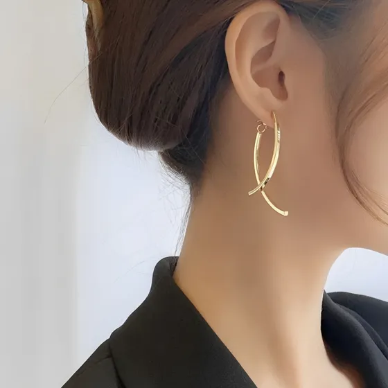 Brinco Feminino Dourado Antialérgico Aço Inoxidável Design Peixe Bastet Shop