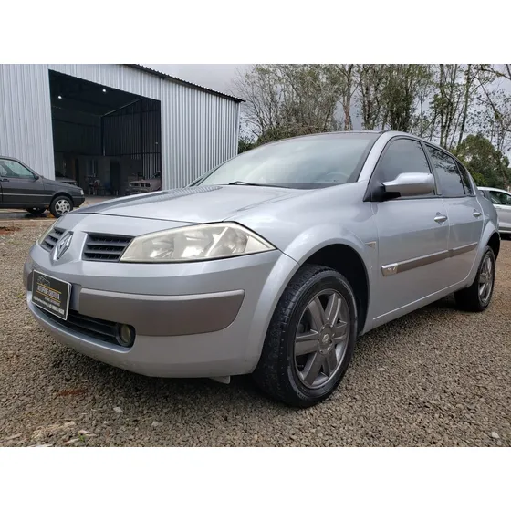 Renault Megane 1.6 Dynamique Hi-flex 4p