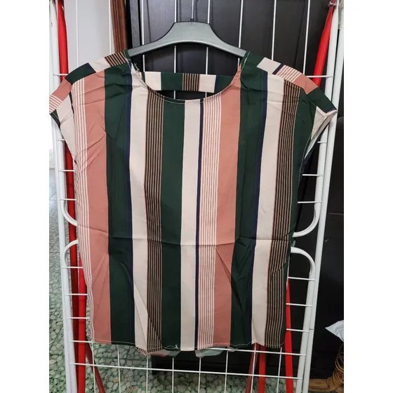 Blusa Casual Con Abertura De Lazo Trasera 