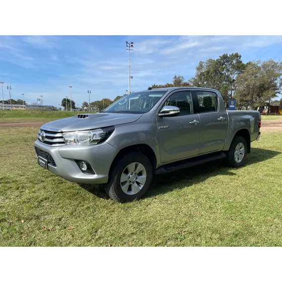Toyota Hilux 3.0 Cd Srv Cuero Tdi 4x4 5at - A4