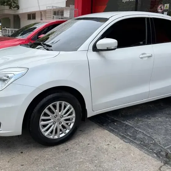 Suzuki Swift 2023 1.2 Dzire At