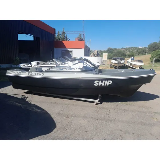 Lancha Tecno Tracker 520