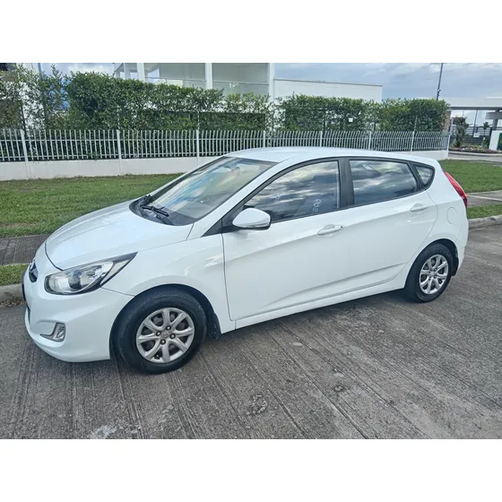 Hyundai Accent 1.6l 5 P