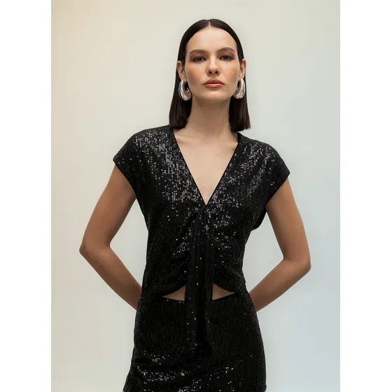 Blusa Iódice Decote V Manga Curta Com Franzido Preto
