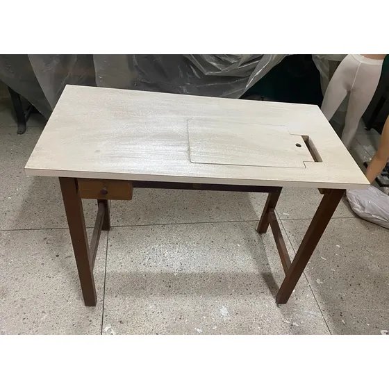 Mesa Para Máquina De Coser , Usada