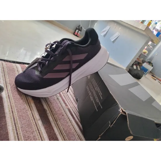 adidas  Response W