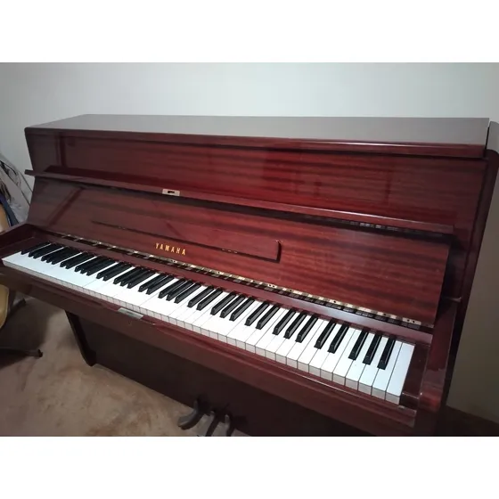 Piano Vertical Yamaha Gloss 52 Teclas 140 Cm
