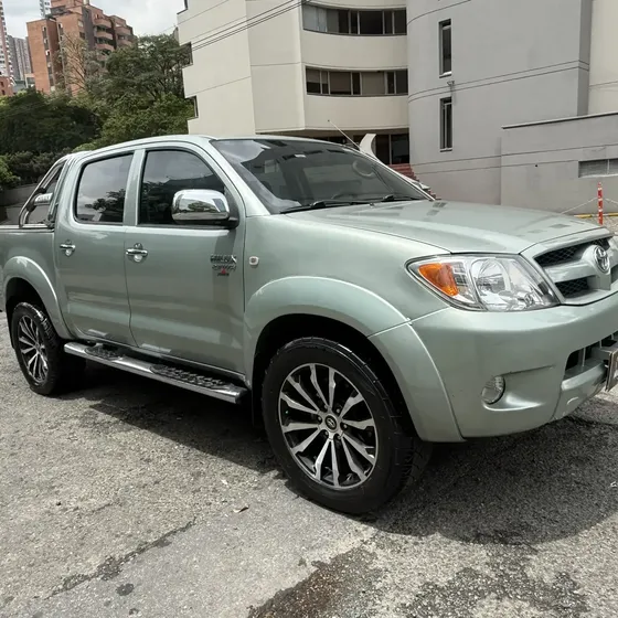 Toyota Hilux 2006 4x4 2.7 Gasolina Full Equipo Rin 20” Hermosa Vencambio