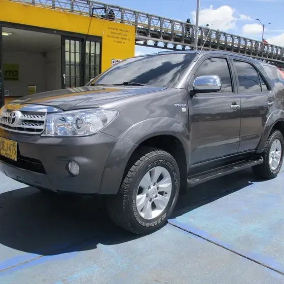 Toyota Fortuner 2011 Sr5 4x2 2700cc At Aa