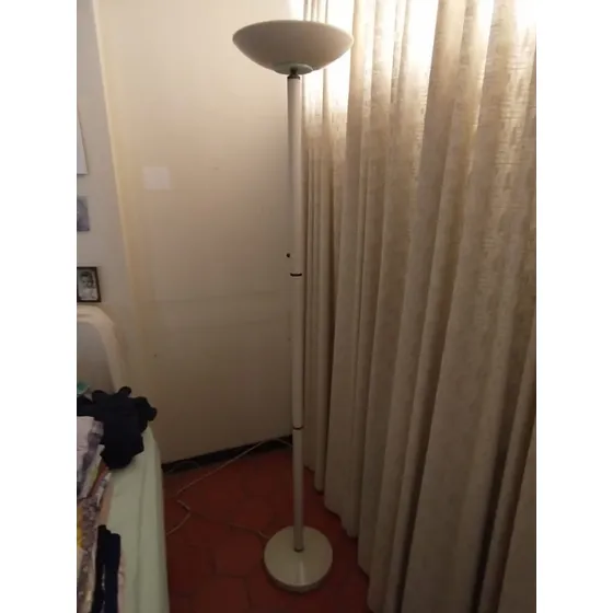 Lampara De Pie, Pedestal, Se Encuentra En Caracas