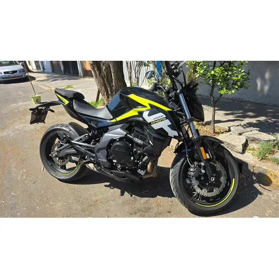Cf Moto 400nk Negra 2023.