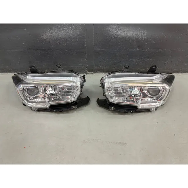 Faros Originales Toyota Tacoma 2016 Al 2022 (par) (detalle)