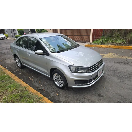 Volkswagen Vento 1.6 Confortline Mt