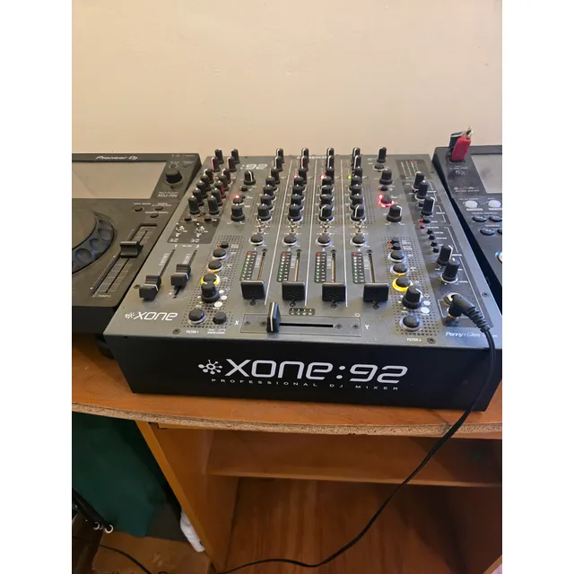 Consola Allen & Heath Xone: 92