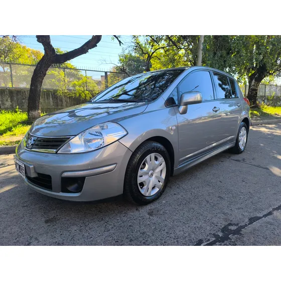 Nissan Tiida 1.8 Visia 5 P
