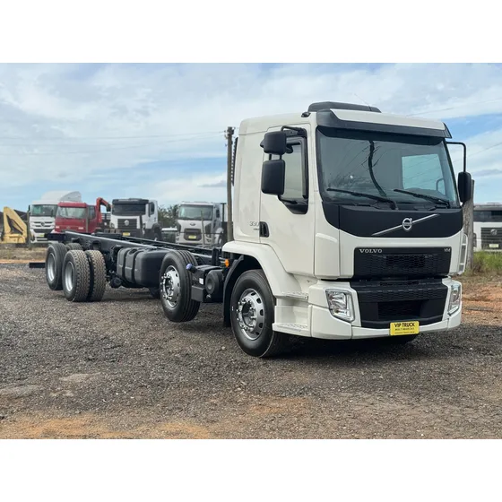 Volvo Vm 330 Bitruck 8x2 Com Apenas 203 Mil Km Cabine Leito