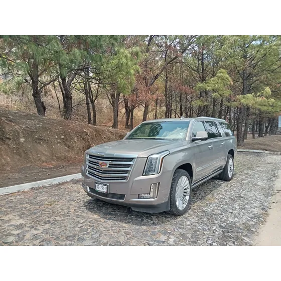 Cadillac Escalade 6.2 Plinum 4x4 At