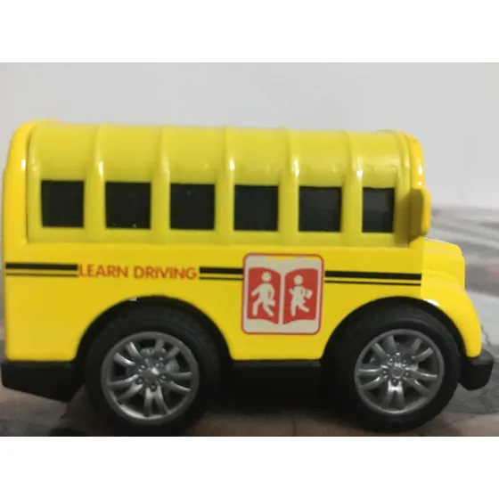 Carro Autobús A Escala Escolar De 6cm X 4 De Alto Importado