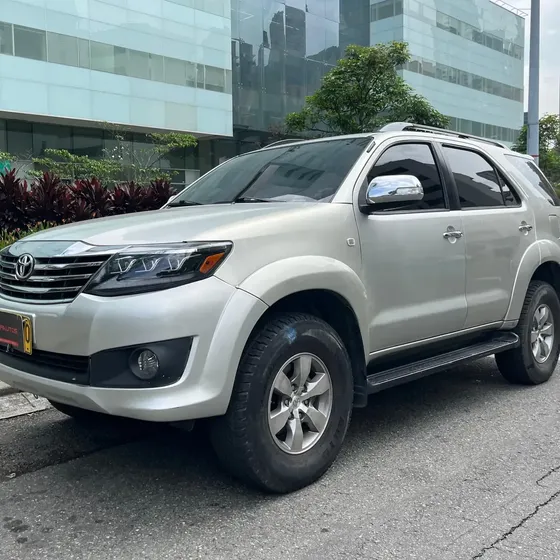 Toyota Fortuner 2011 2.7l 4x2 At