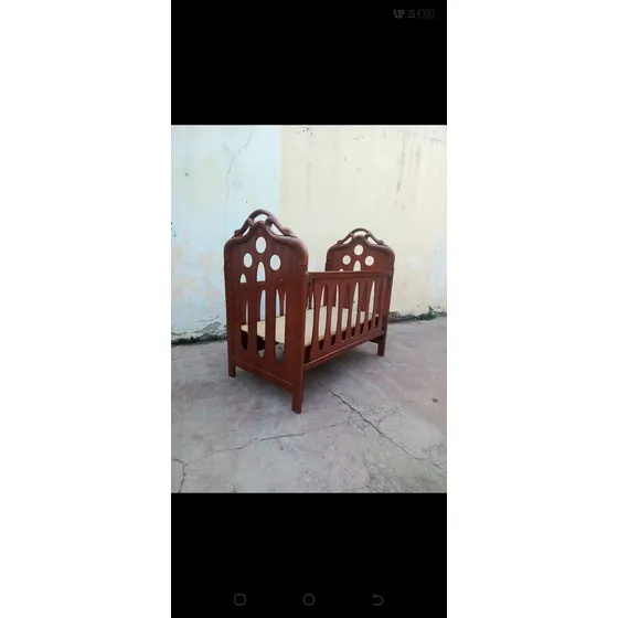 Cuna De Madera Usada.