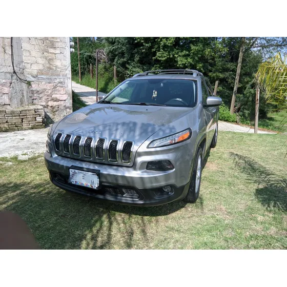 Jeep Cherokee 2.4 Latitude Mt