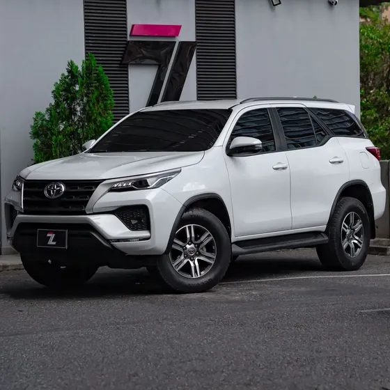 Toyota Fortuner 2023 Sr 2.4