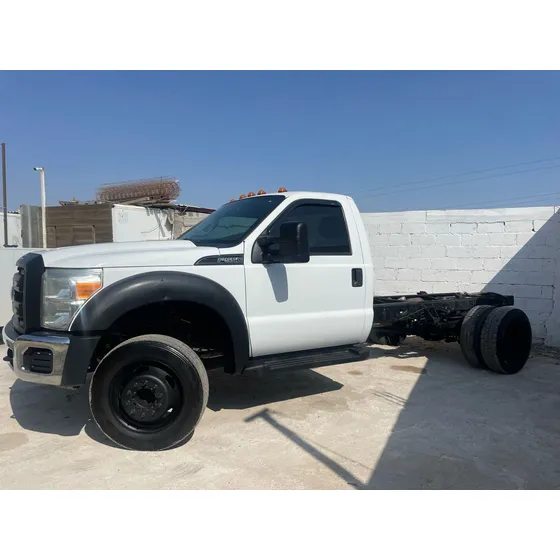 Ford F-550 6.8 Xl At