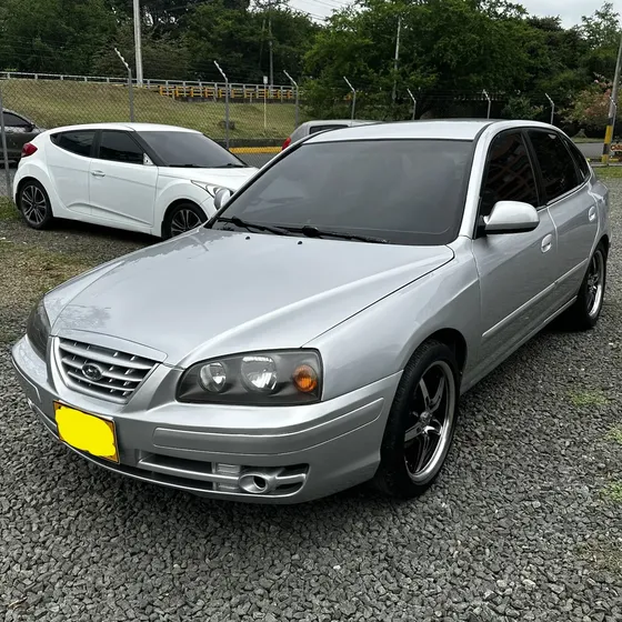 Hyundai Elantra 2004 2.0 Gls 5p