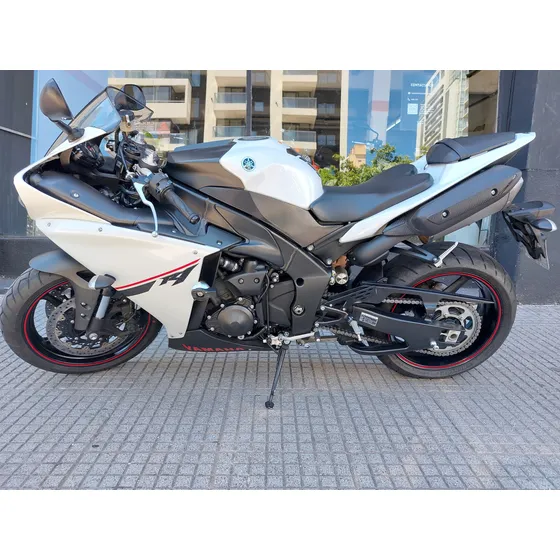 Yamaha R1